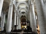 29-Interier-kostela-sv-Philiberta-Tournus